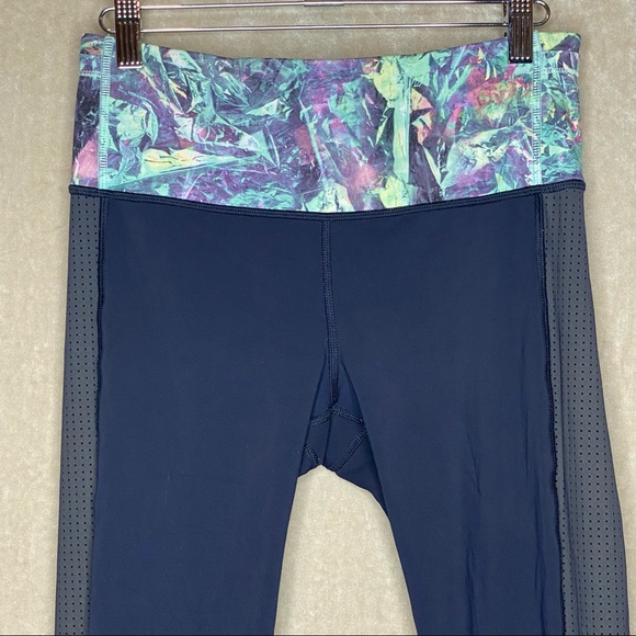 Lululemon Var City Crops 🌵6 - Picture 2 of 13